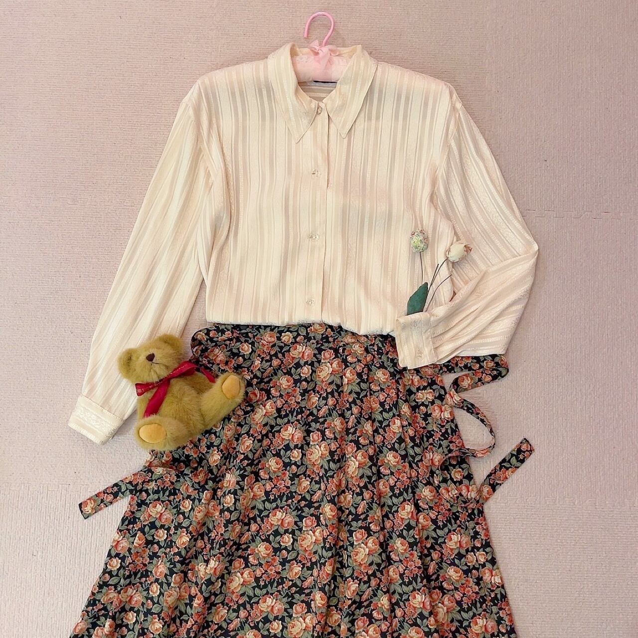clear button cream stripe blouse