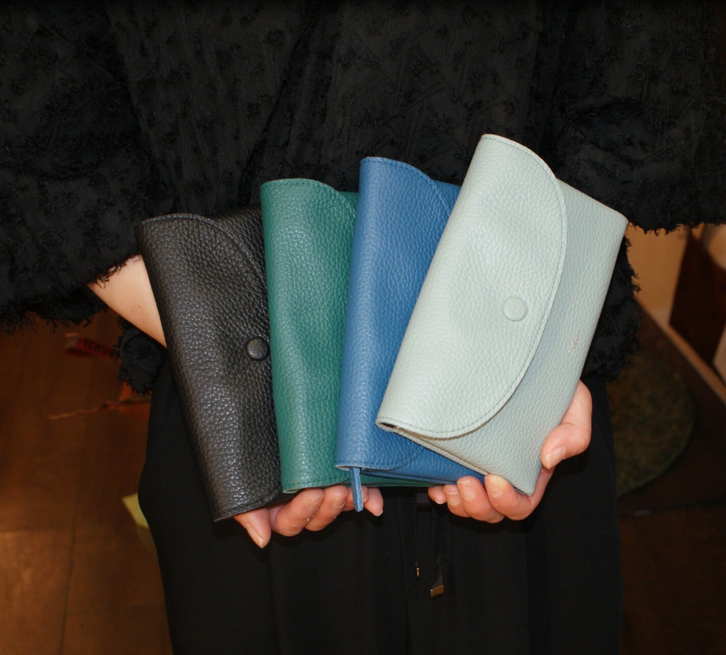 Amazon | [フォルナ] 天溝がま口 コンパクトウォレット ミニ財布 薄い