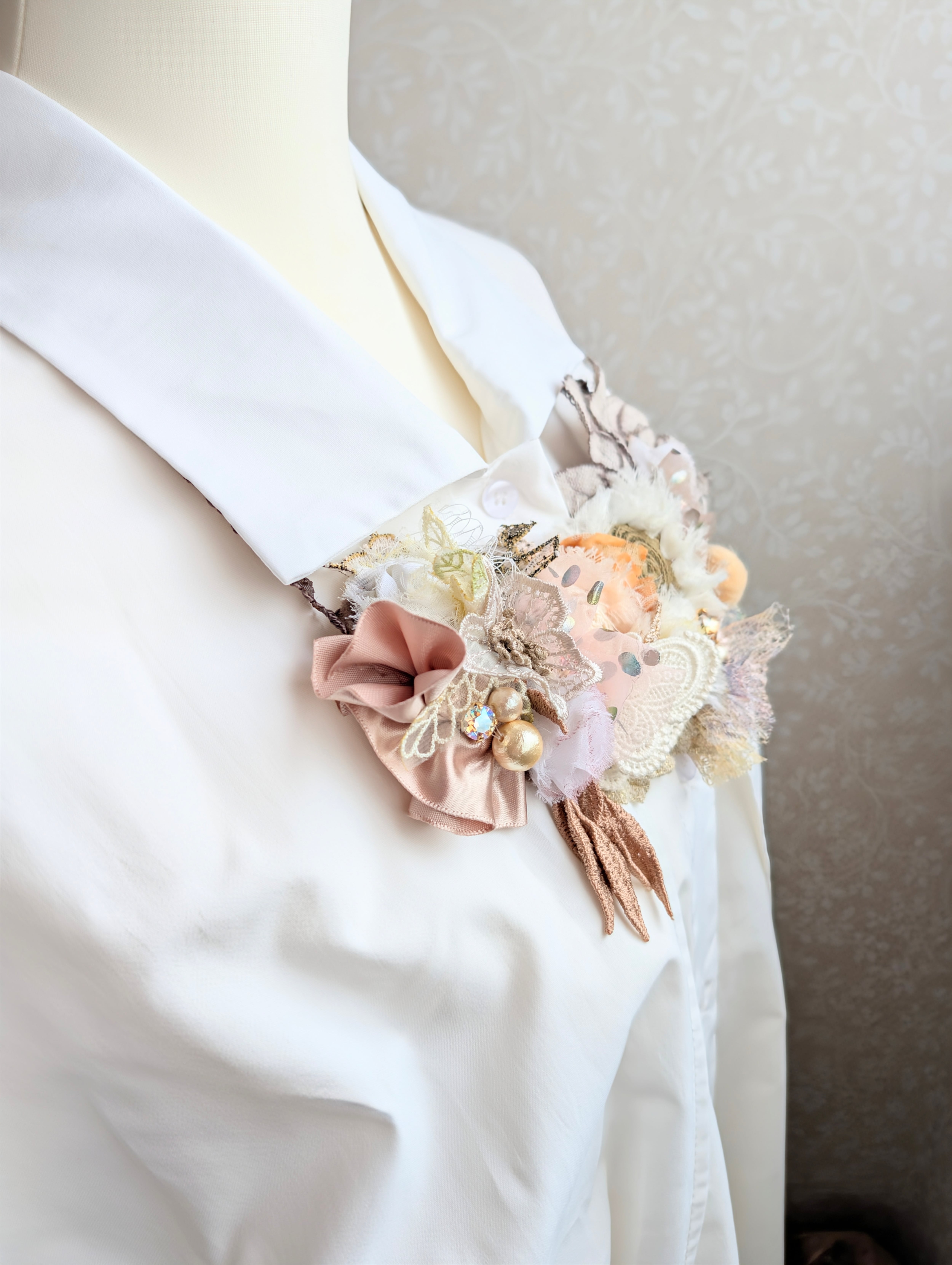 《アールグレイ　Earl Grey》 コサージュネックレス