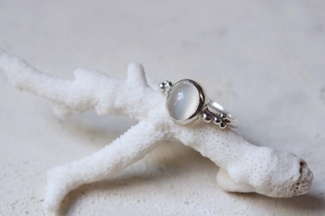 ムーンストーンのリング　6月の誕生石　