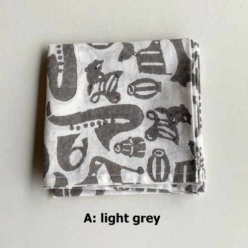 ブロックプリントのバンダナ・大判ハンカチ・スカーフ　Light Grey（茶に近いグレー）【フェアトレード】