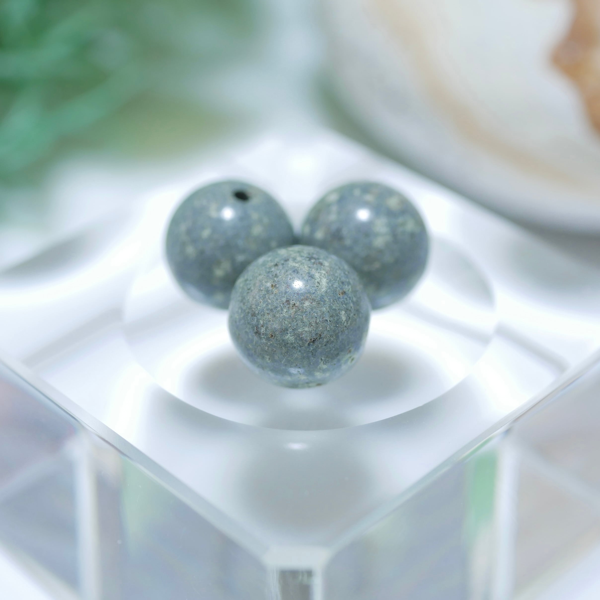 no.y9 国産 姫川薬石 40.6㎜ 丸玉/スフィア 天然石 置物 no.y9 国産 姫川薬石 40.6㎜ 丸玉/スフィア 天然石 置物