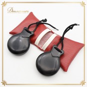 フラメンコ 小物 パリージョ カスタネット ブラック系 HERNANDEZ 楽器 小道具 舞台 ペア 両手 黒 赤 白 ケース ケース付き 発表会 レッスン 練習 ダンス小物 パフォーマンス フラメンコ用品 レッド系 ホワイト系
