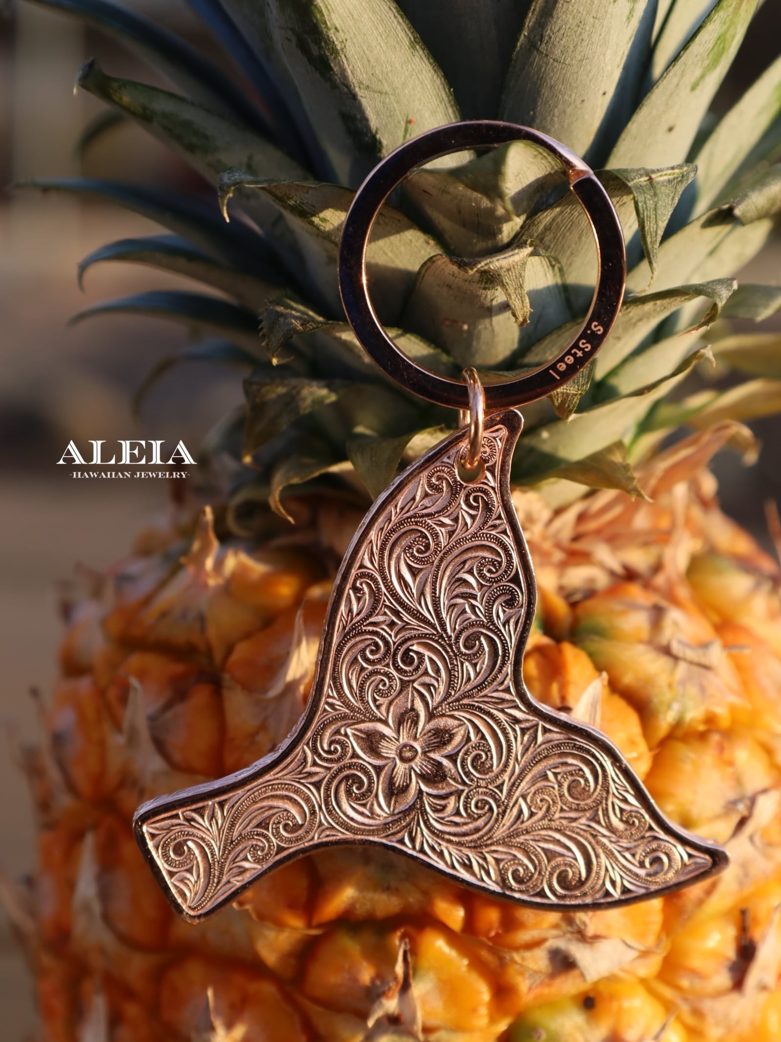 名入れ／メッセージ刻印無料】whale tail key ring [316L]ハワイアン