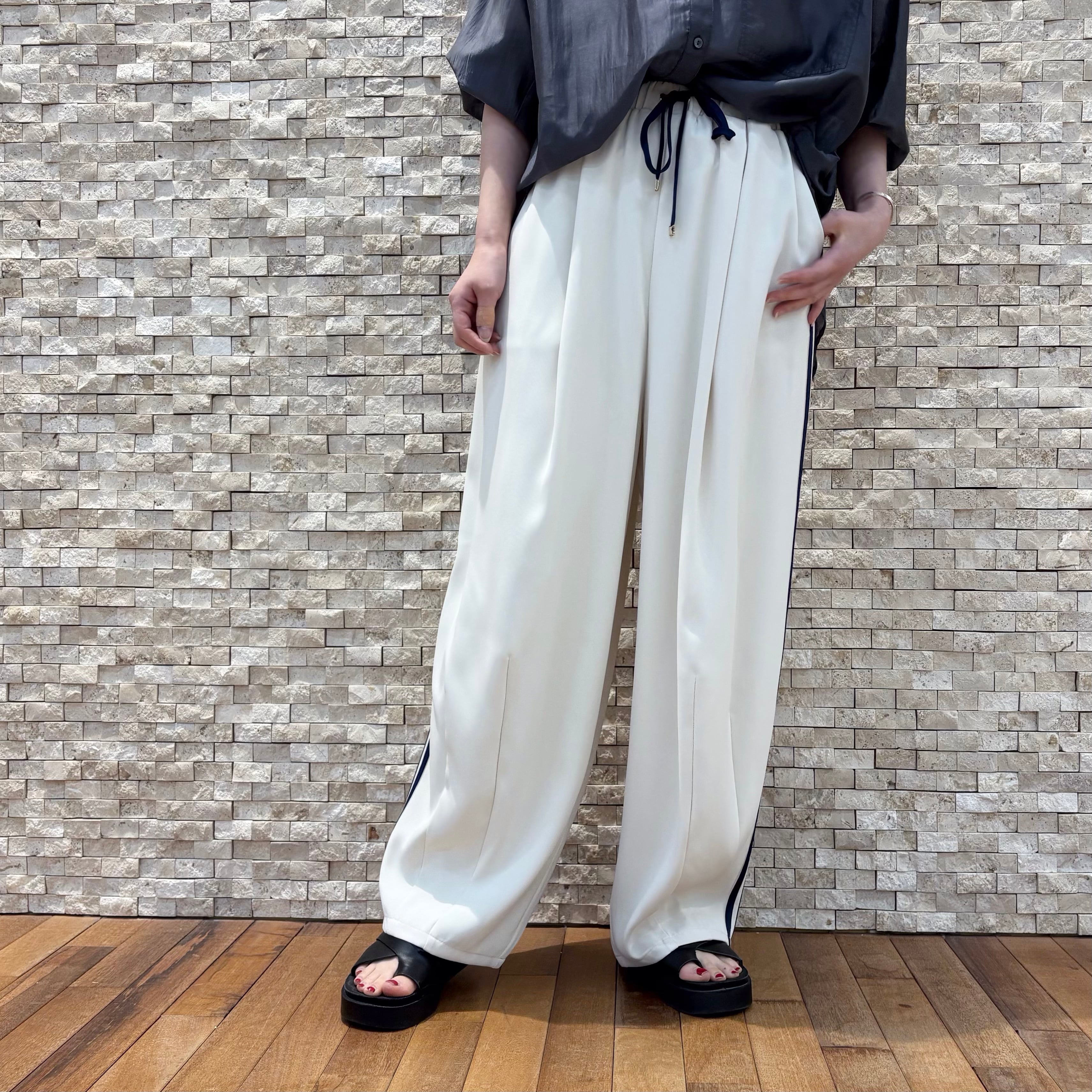 ayane】サイドラインバレルレッグパンツ（855749） | FORME Base