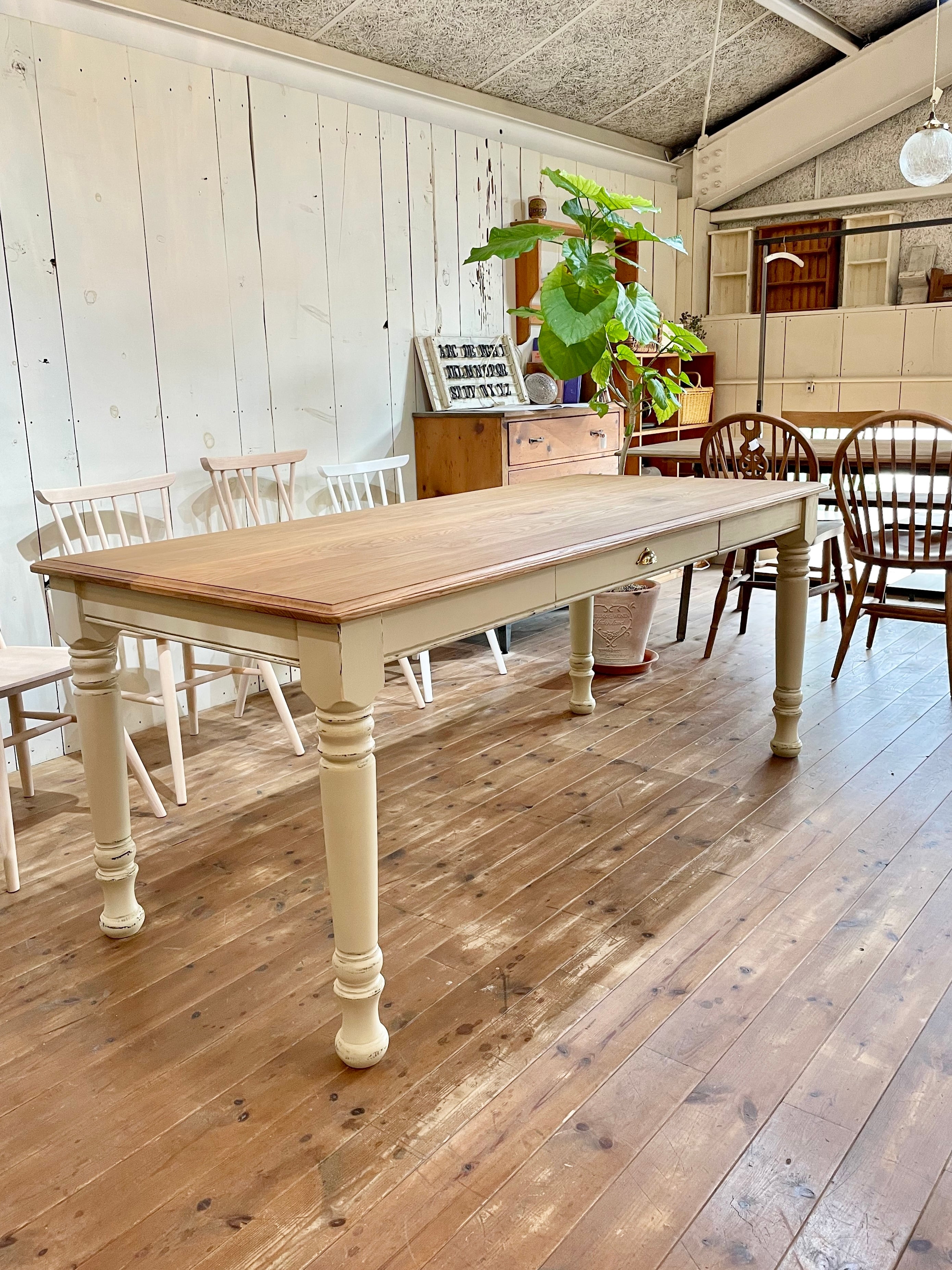 オーク材ターンドレッグダイニングテーブル “ファーマーズ”(アンティーク調ろくろ足テーブル) W1400〜2400 4〜8人掛け 引き出し付きダイニングテーブル