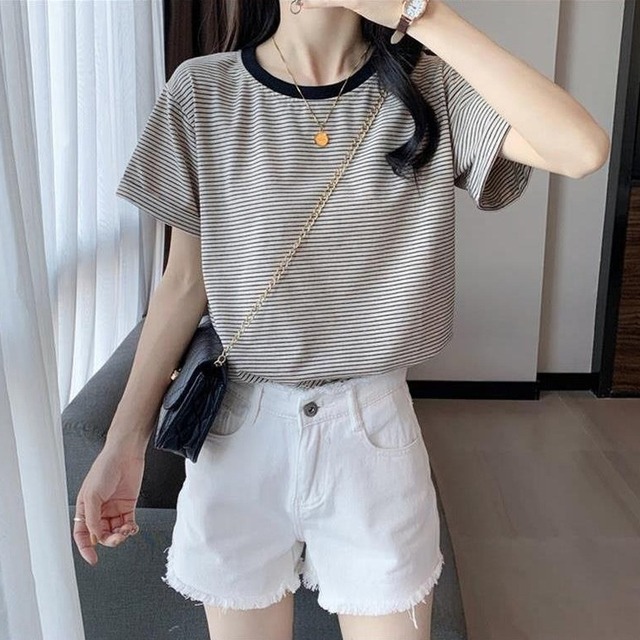 Tシャツ トップス ボーダーTシャツ プルオーバーシャツ 半袖Tシャツ ボーダー柄 半袖 ラウンドネック スリム スマート 細ボーダー 細ライン 配色Tシャツ レディース かわいい 大人可愛い おしゃれ ガーリー エレガント 主役級 存在感 キュート きれいめ 上品 お出かけ ショッピング 休日 通勤 通学 デート 女子会 イベント 旅行 体型カバー ゆったり スタイルUP デイリー 万能 普段使い フェミニン ベーシック カジュアル マニッシュ アクティブ 高見え 鮮度アップ