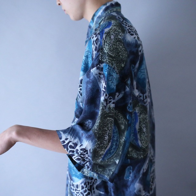 beautiful blue art pattern loose silhouette h/s silk shirt