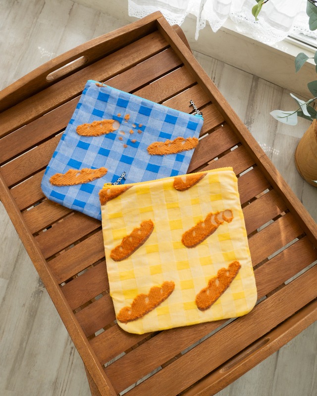 フランスパンのジャカードポーチ