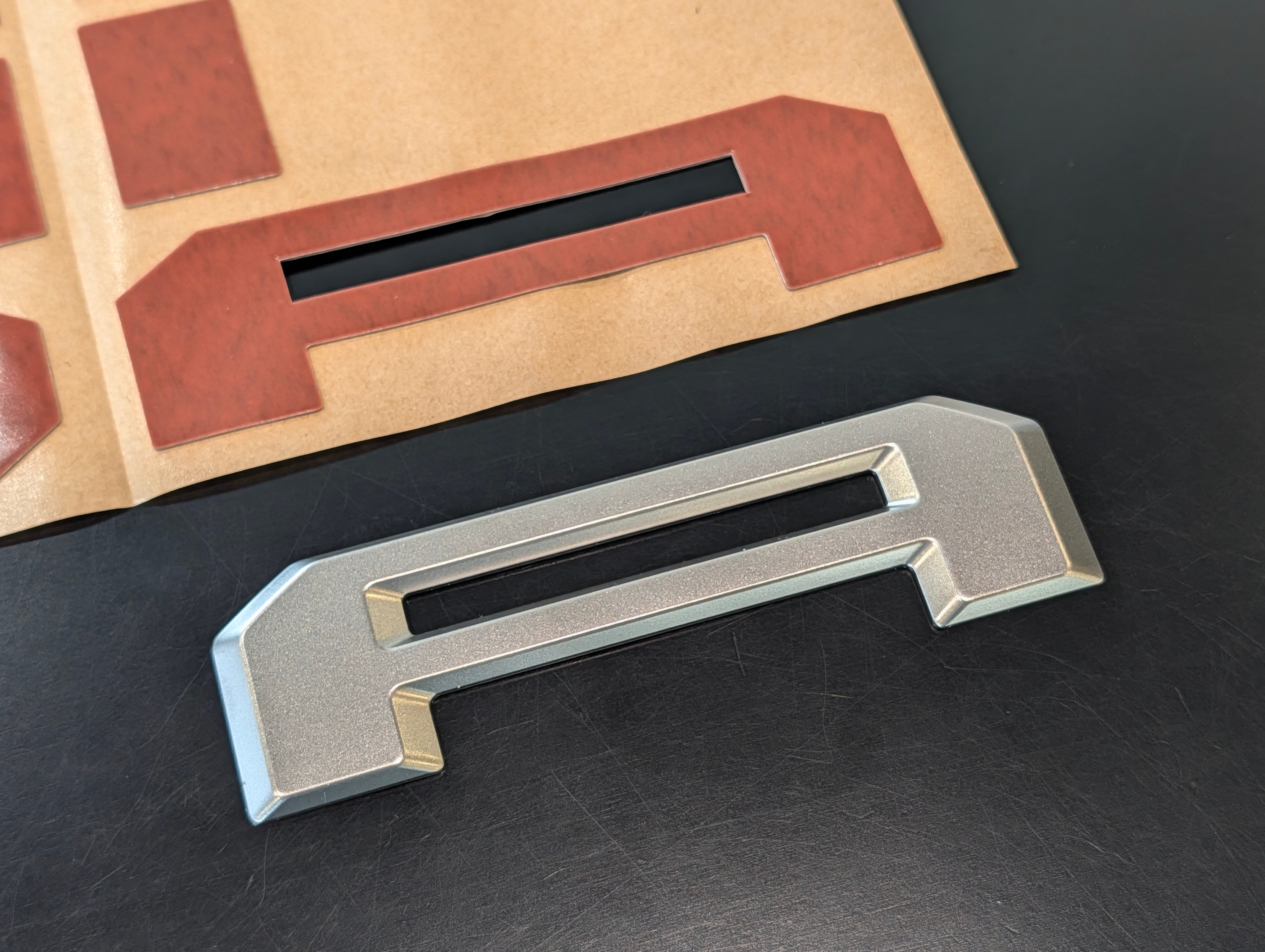 26型 デリカD:5 DELICAリアロゴエンブレム 貼替用両面テープ | MDF