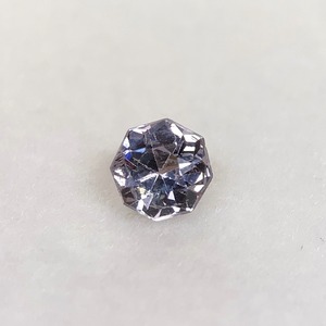お花みたいなスピネル 約4.5mm*3.0mm r-0640
