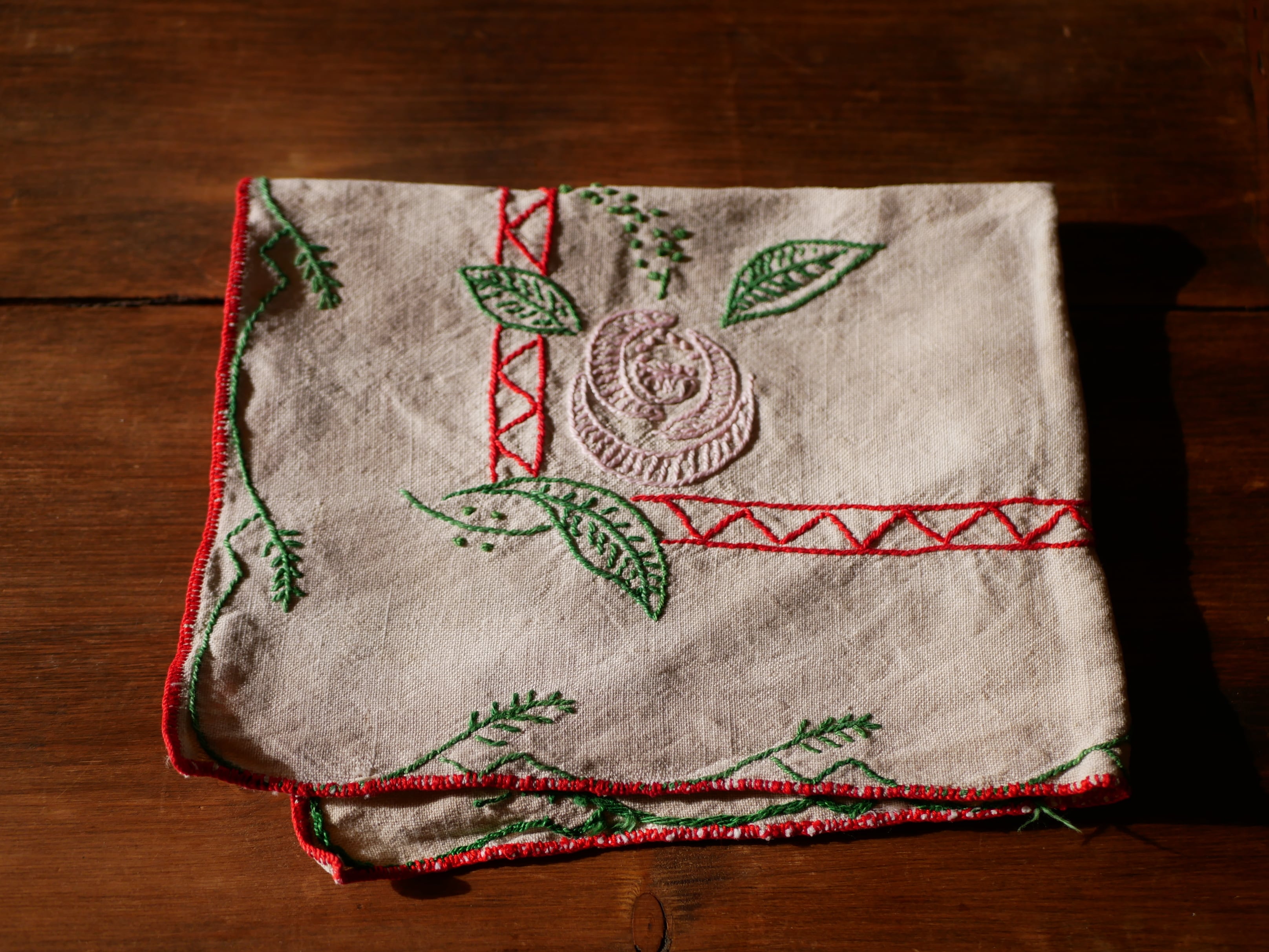 ☆フランス アンティーク 古い 素敵な 手刺繍 ケース 布 花装飾