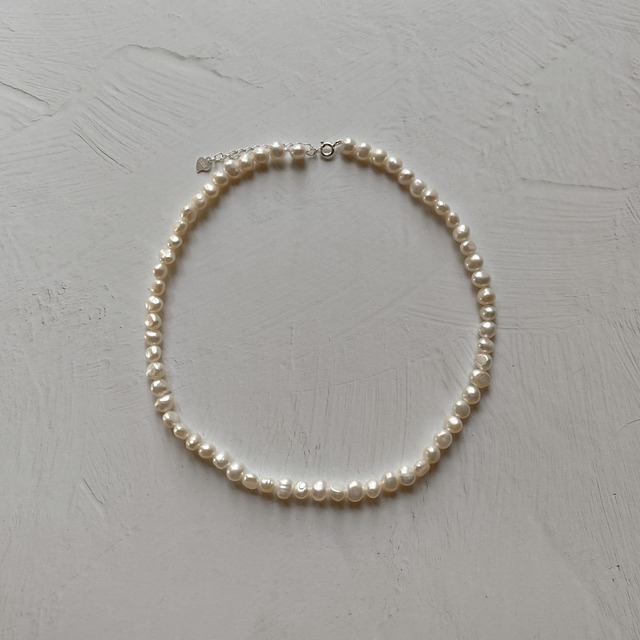 Baroque pearl choker