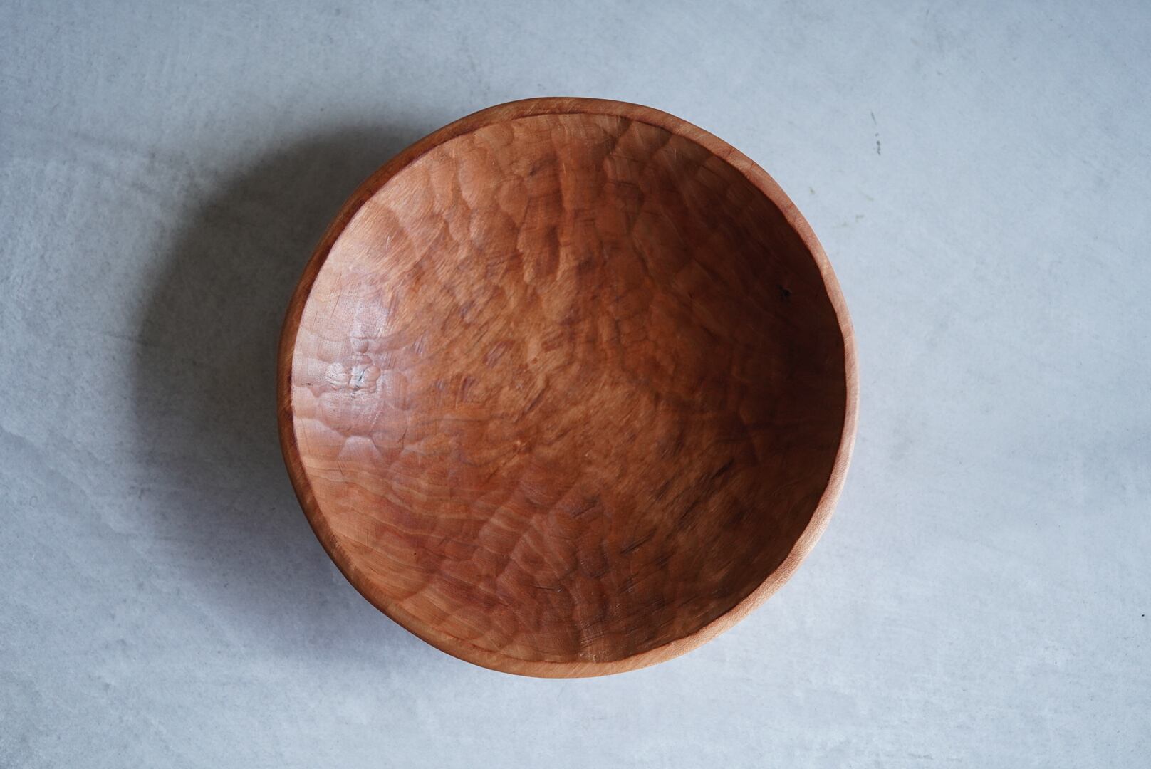 角俊弥　木工作家　器 角俊弥｜ 7-1 丸皿 チェリー | 日ト［hito gallery］
