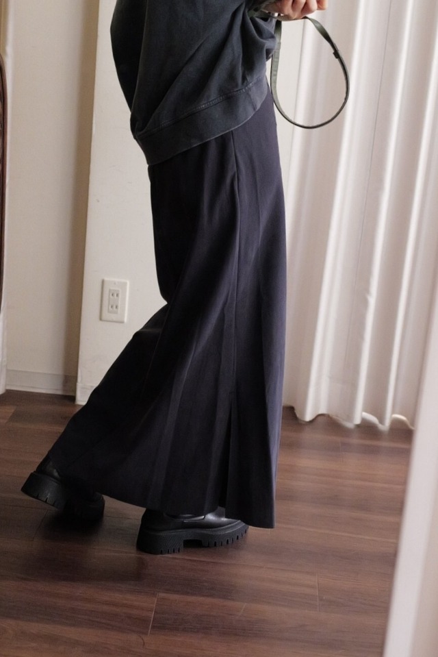 satin semi tight skirt navy