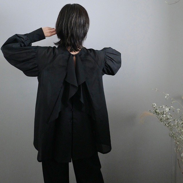 【セミオーダー受注販売】 Back Wing Raffle Blouse- Black ( バックウイングラッフルブラウス-ブラック )