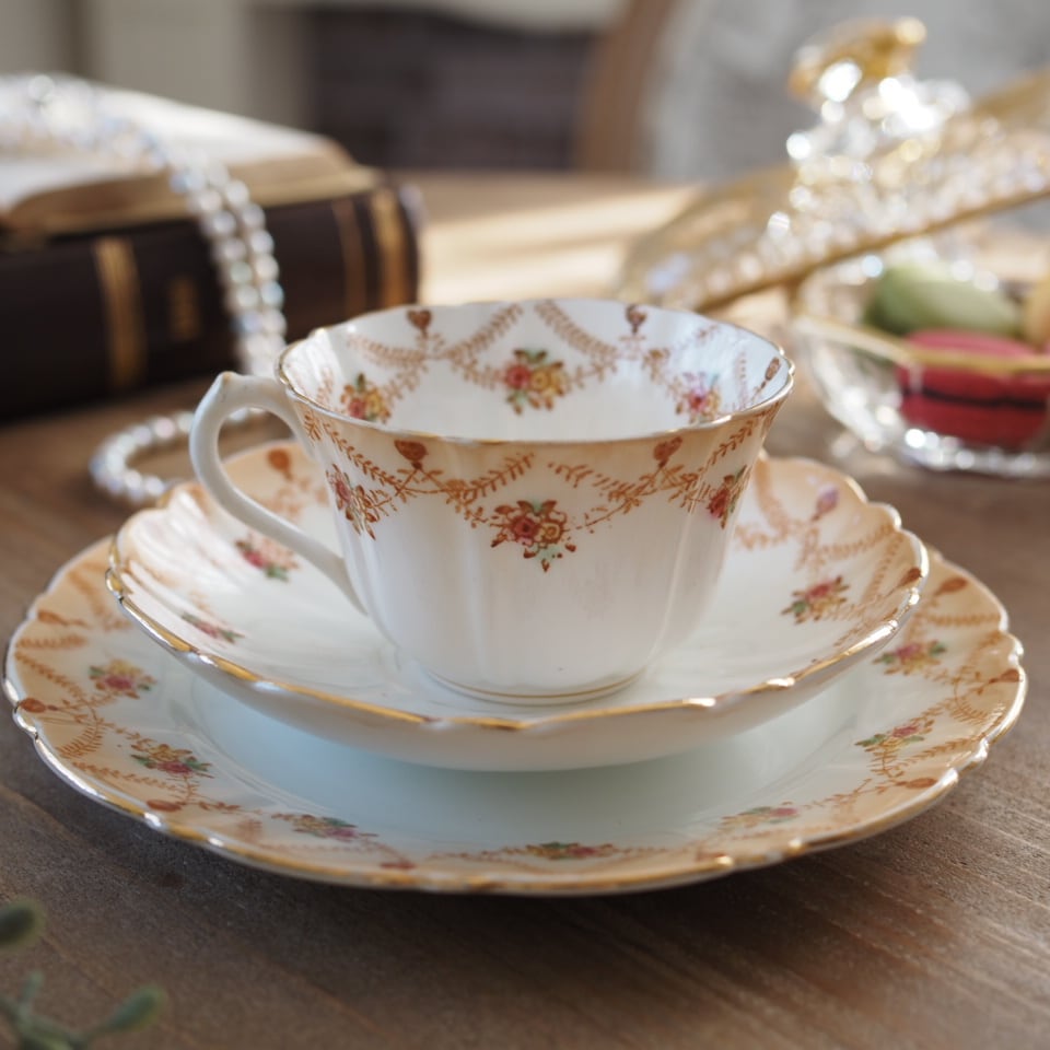 英国アンティーク BLAIRS ローズガーランド トリオ カップ＆ソーサー