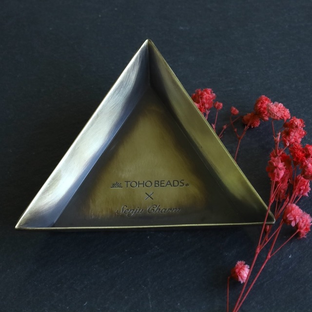 【1個】materials Sankaku tray　真鍮製三角トレイ　古美仕上げ