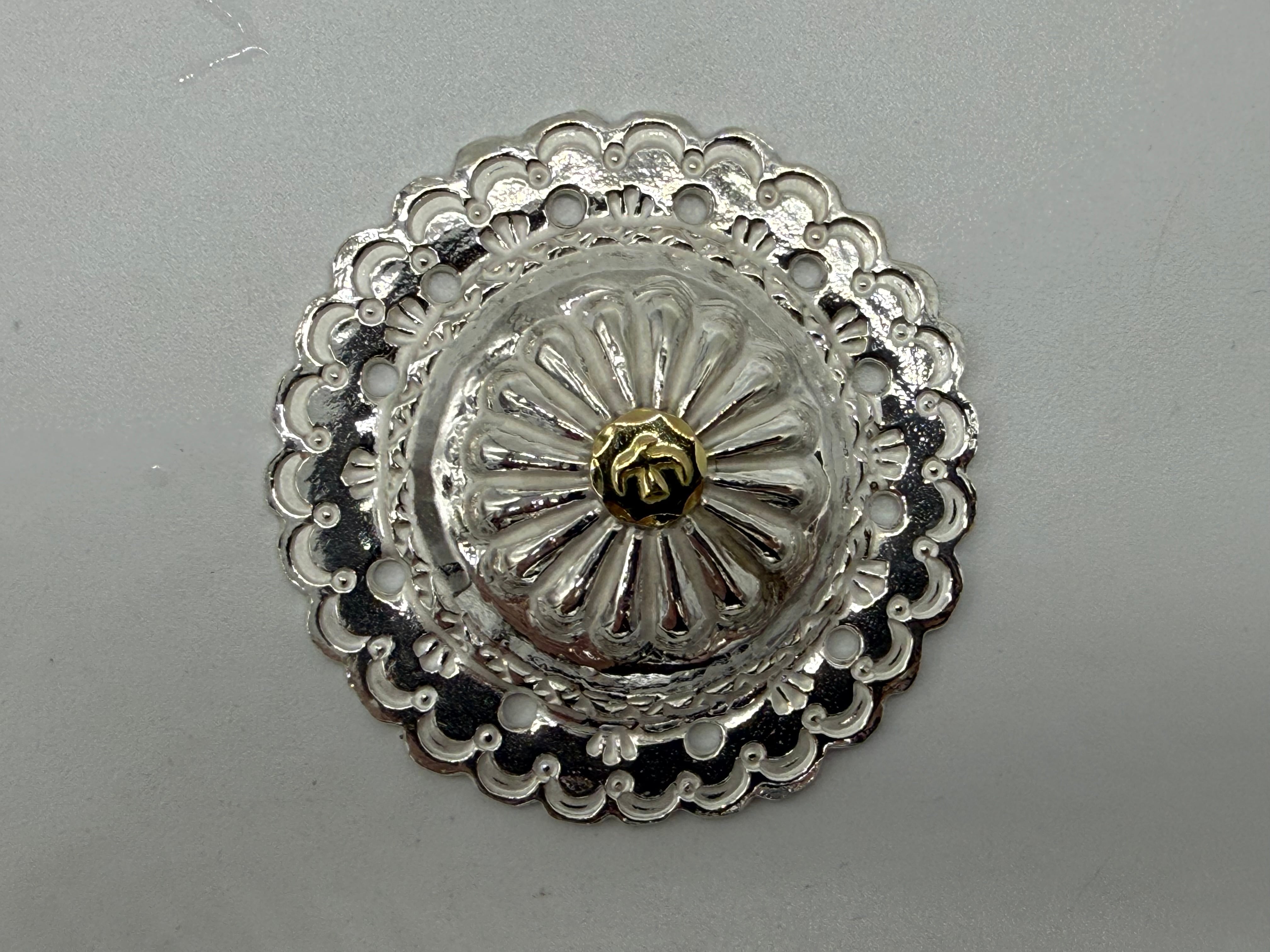 ゴローズ　良品　金メタル付フラワーコンチョ①現行　巾着用 新品 金メタル付フラワーコンチョ現行 巾着用15.93g | ゴローズ 通販
