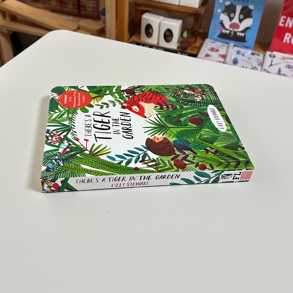 ボードボック】There's a Tiger in the Garden | 素敵な洋書絵本のお店