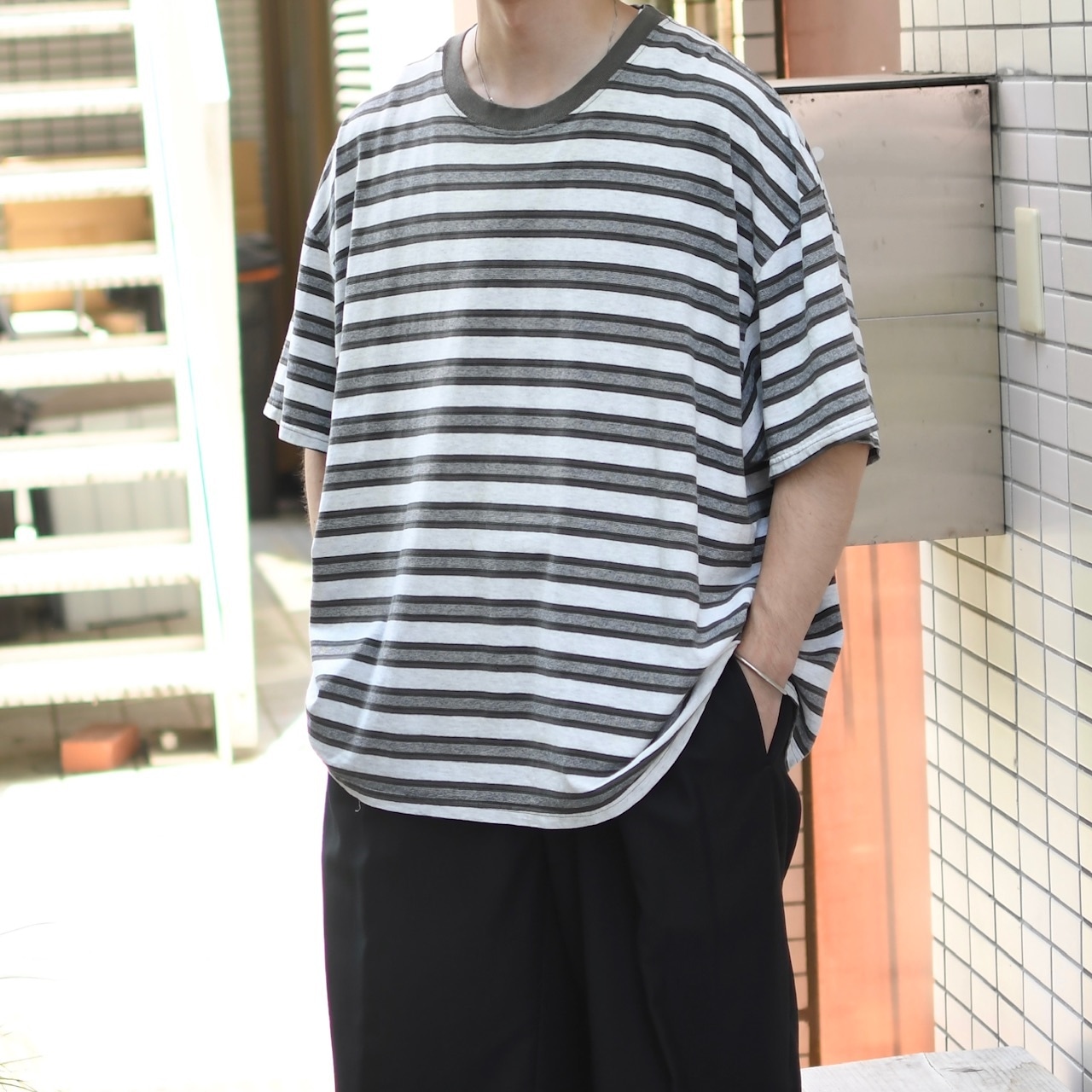 PURITAN wide silhouette multi border tee