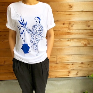 GoodDayClub "Hotel Cisne (Daiana Ruiz)" Tシャツ