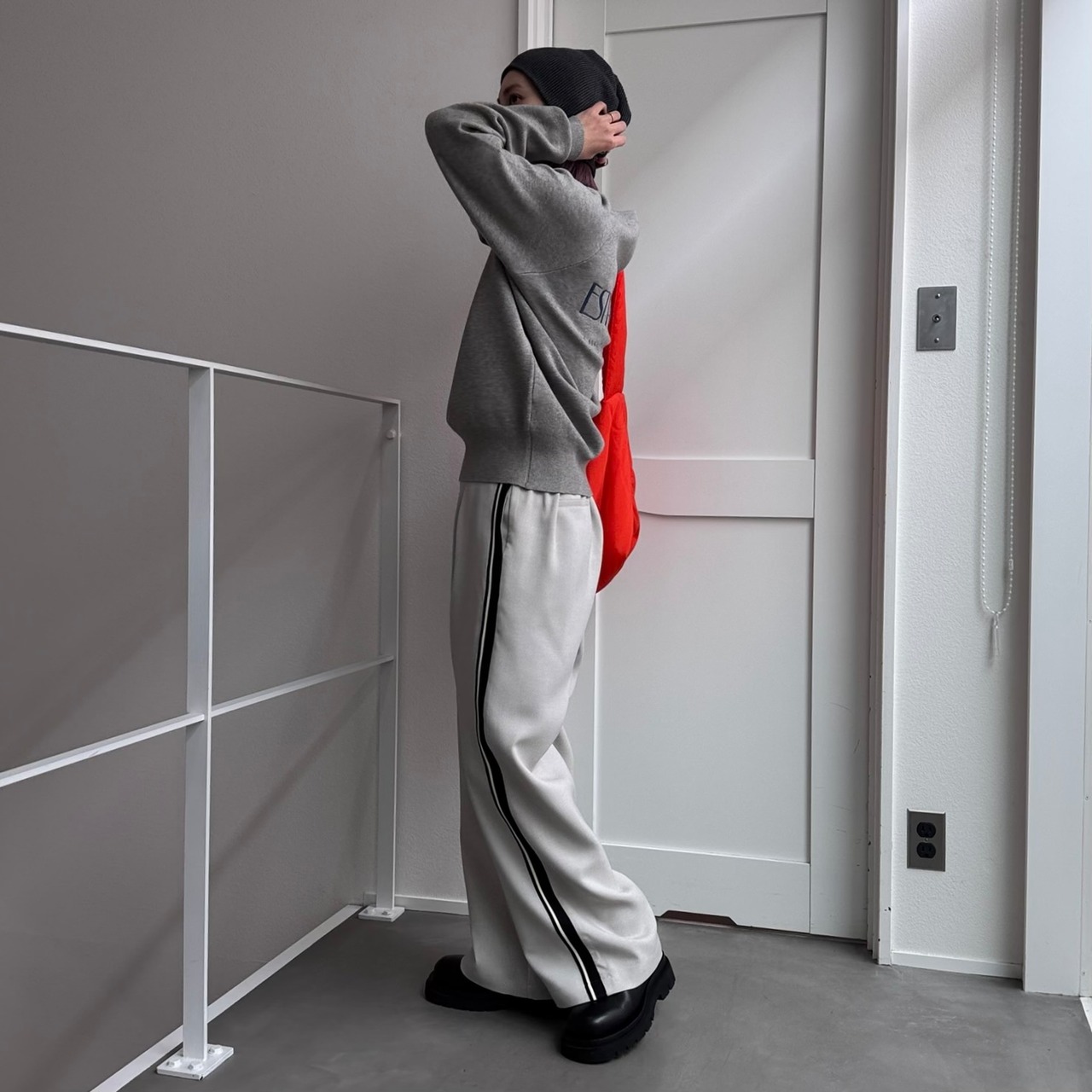 刺繍ロゴスウェットライクKnit/グレー