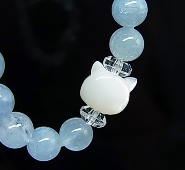 ◎ぷっくり 猫モチーフ アクアマリン 幸せ恋ブレス 愛され石 神秘的 輝き 3月の誕生石 ブルー 天然石ブレスレットD50