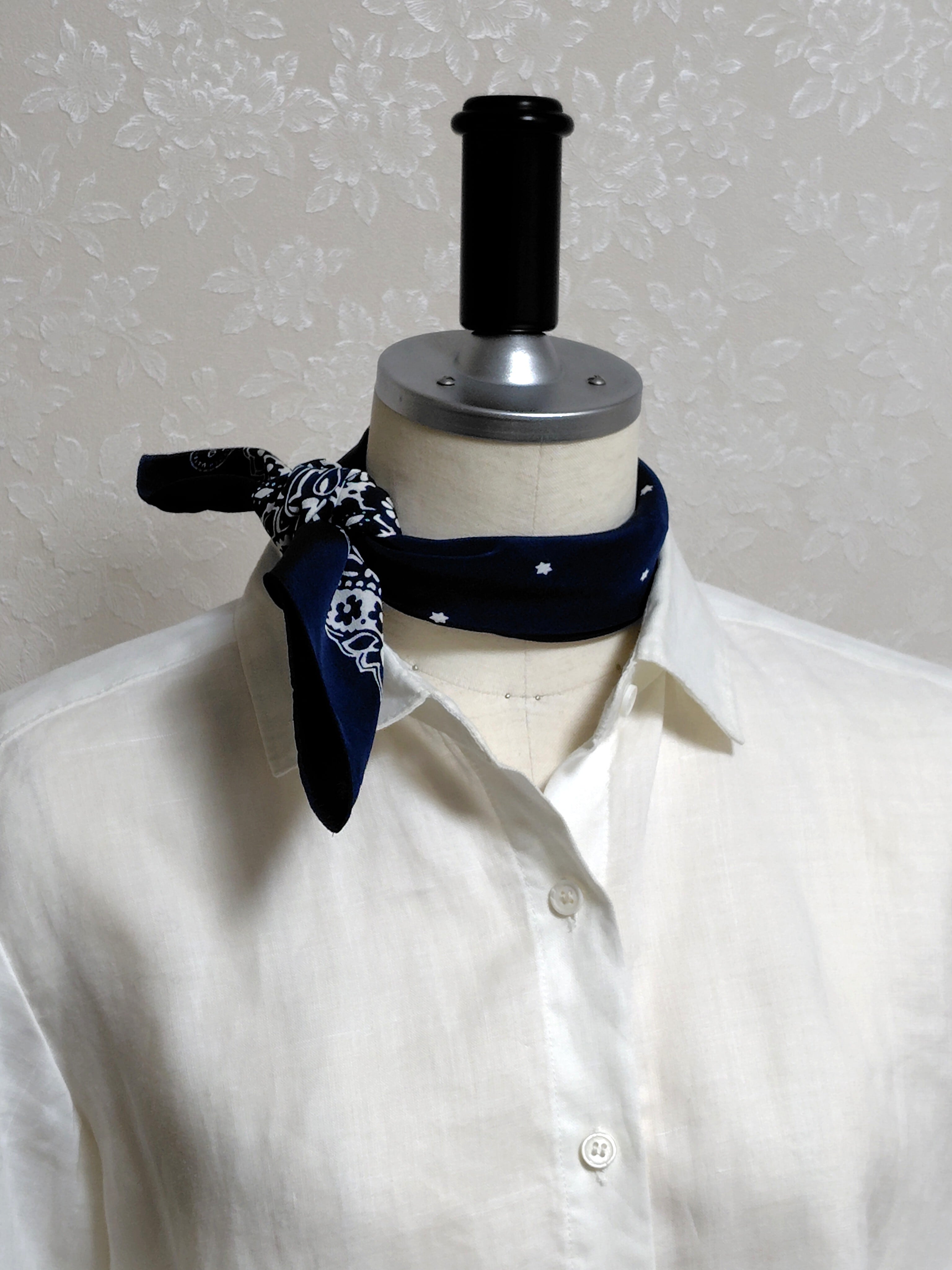 Snoop/ 洗えるシルクスカーフ/ 浜ちりめんシルク【Navy-ペイズリー柄