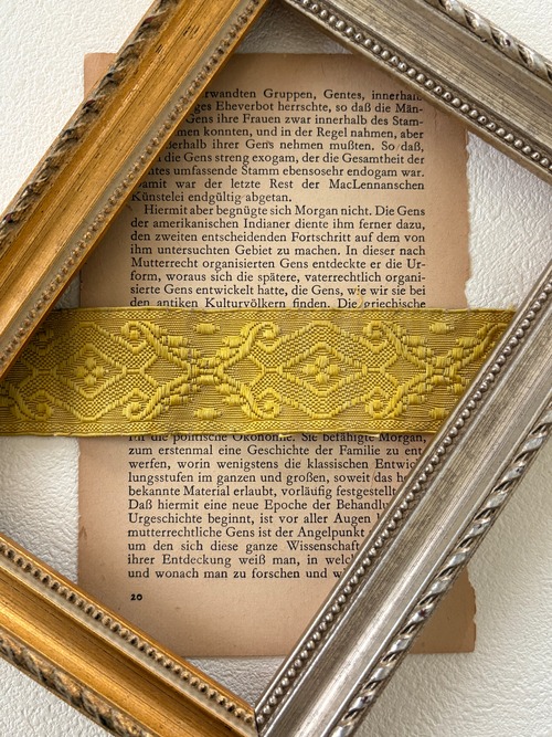 フランス アンティークブレード 30mm幅 カットブレード 110cm イエローゴールド カルトナージュ デコレーション材 コレクション