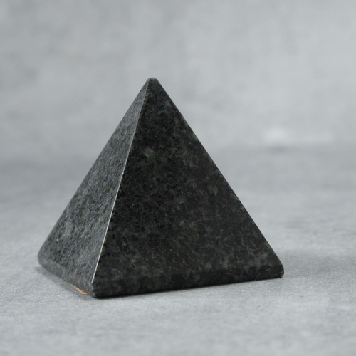 プレセリストーン ピラミッド