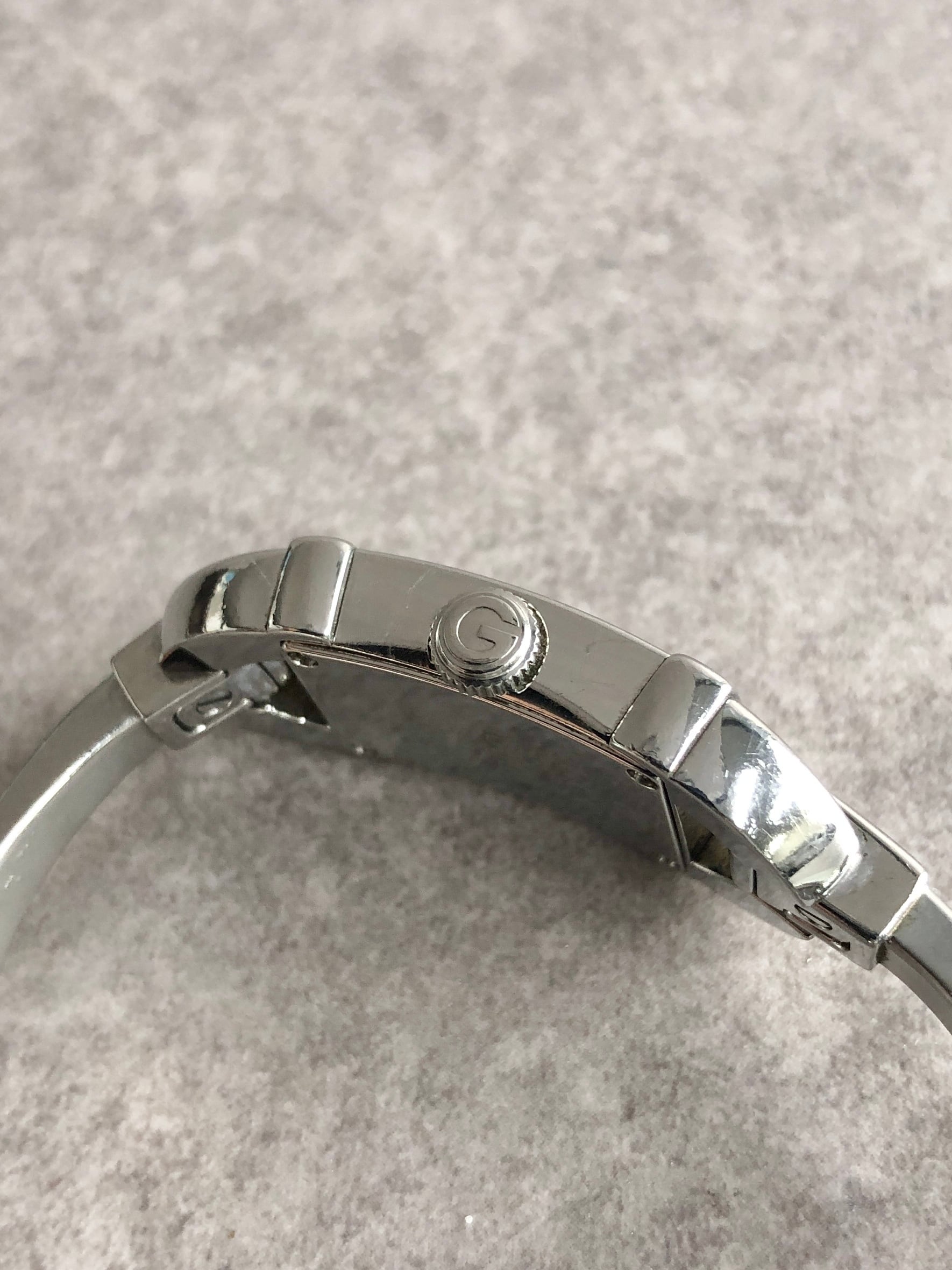 GUCCI グッチ 腕時計 シルバー ステンレススチール バングル型 6800L