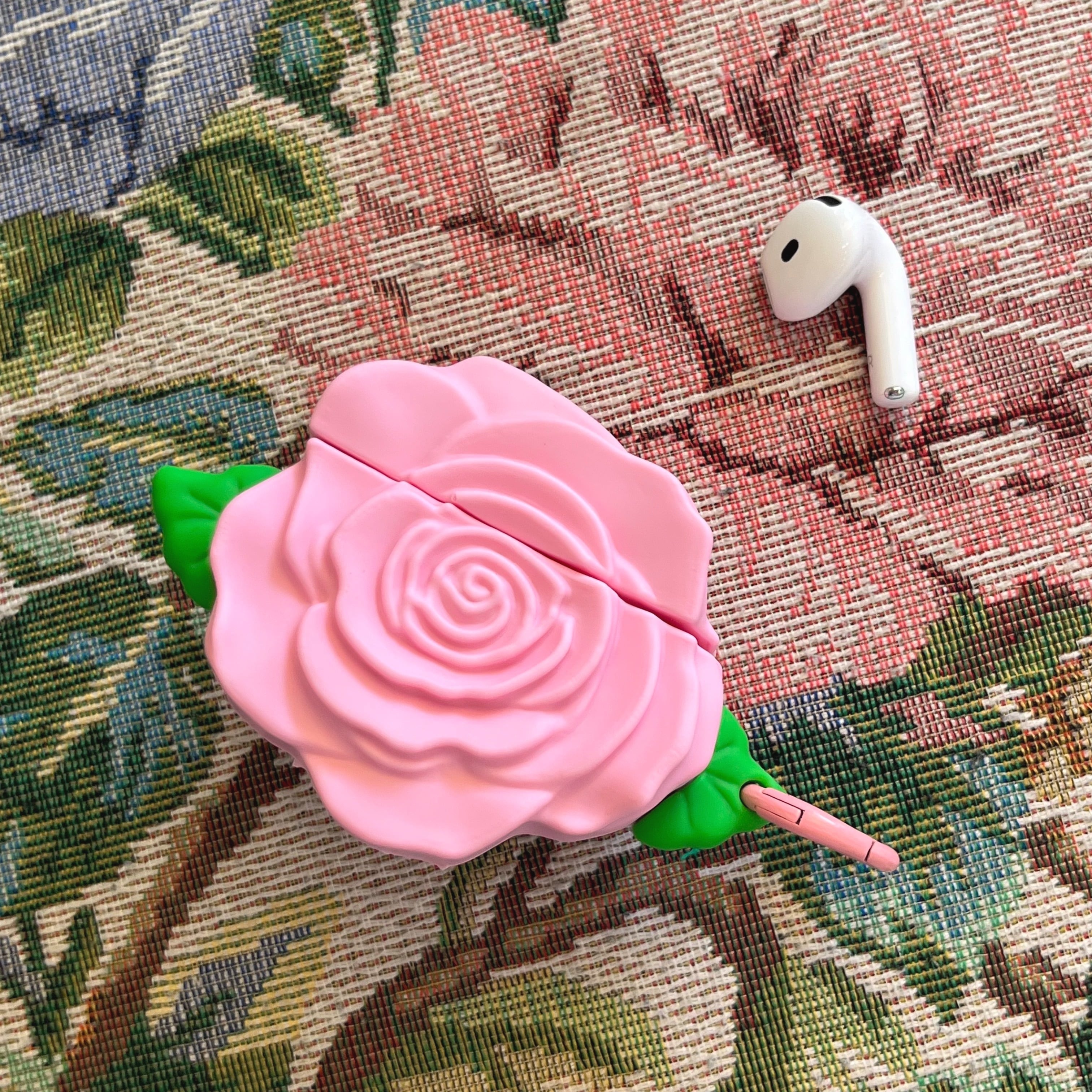 最新 AirPods Pro3 / AirPods5/4対応 ピンクローズ AirPodsケース