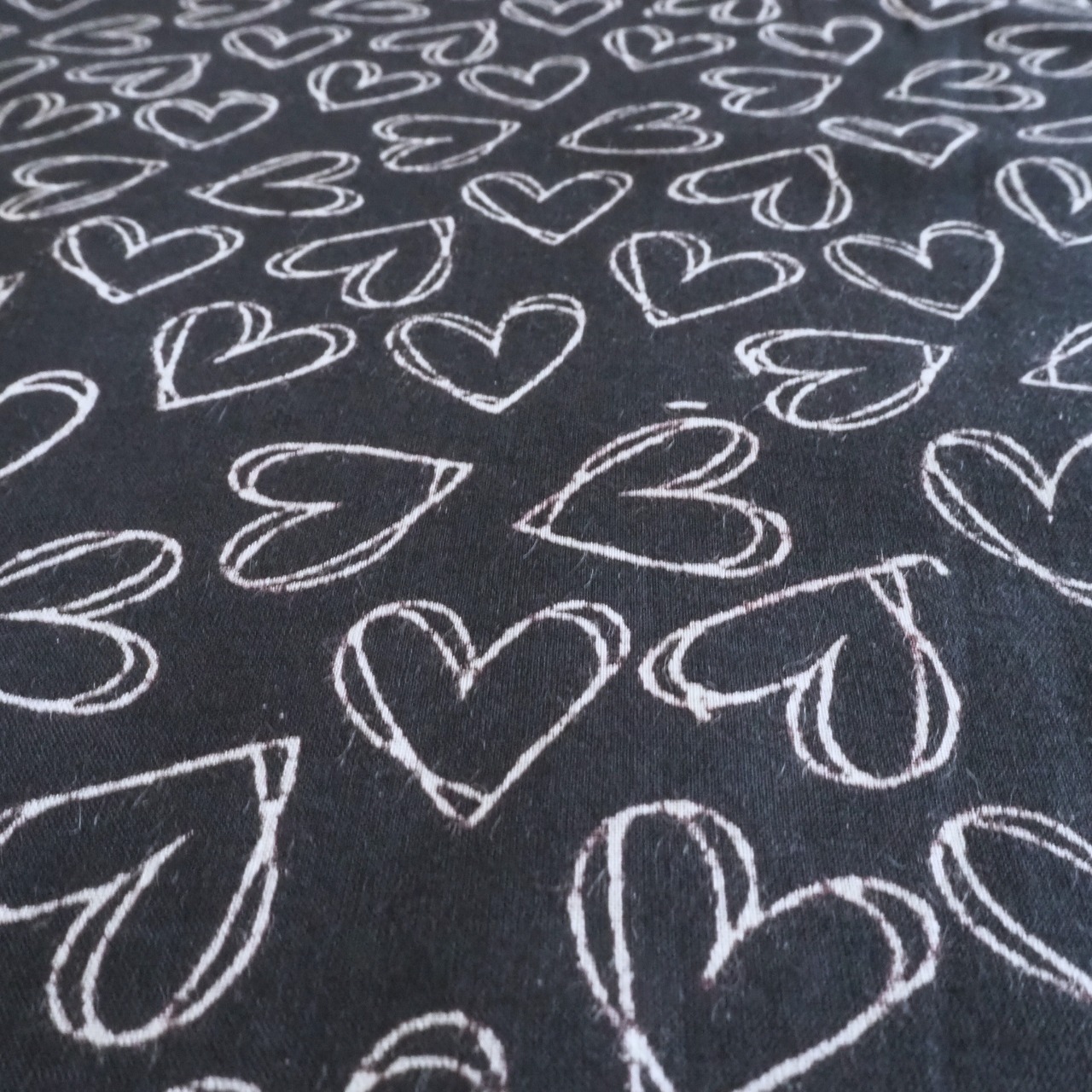 ブロックプリント生地【50cm単位】インド綿  ハート柄B ブラック #52110-BK1