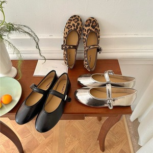 round toe strap flat pumps　m-0040