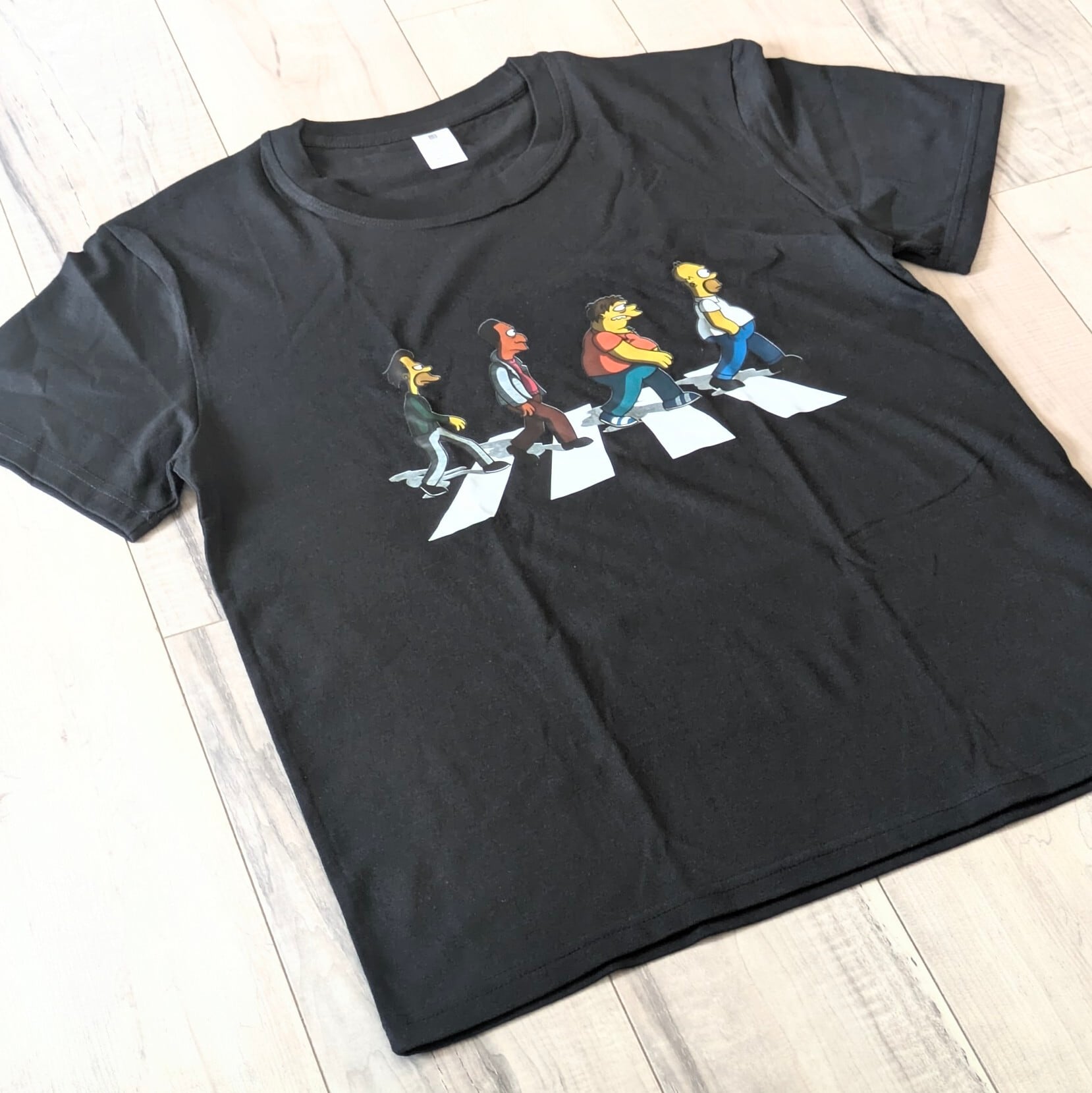 【 ザ・シンプソンズ（The Simpsons）】モーの酒場常連Tシャツ / ABBEY ROAD / アビーロード / アビイ・ロード/ Tシャツ〚アメリカン雑貨 アメトイ〛