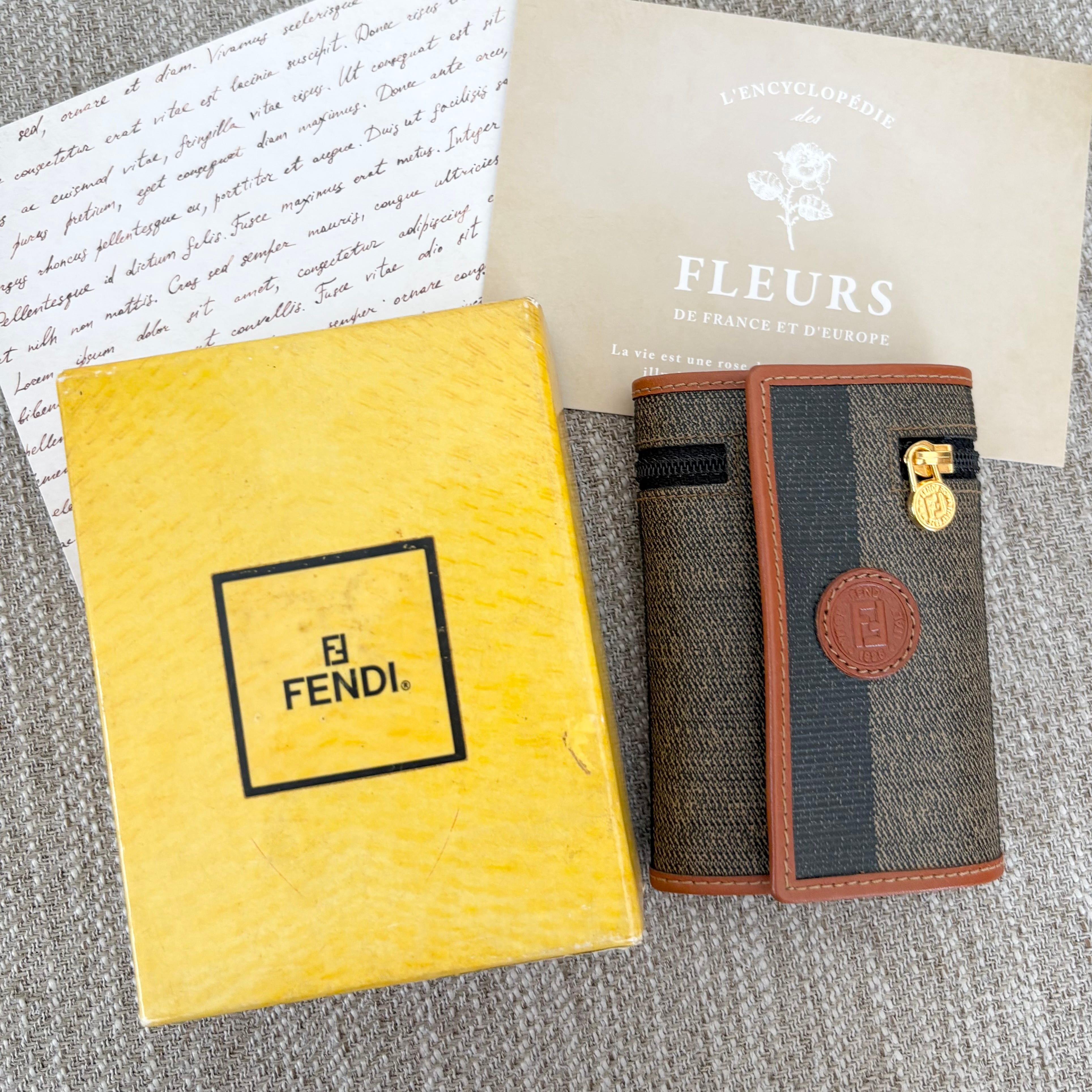 極美品】FENDI フェンディ ペカン柄 PVCxレザー8連キーケース 鍵入れ