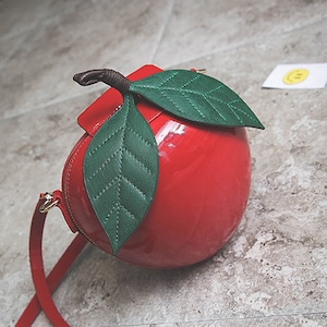 Poison Apple〜白雪姫の毒林檎バッグ〜M22617