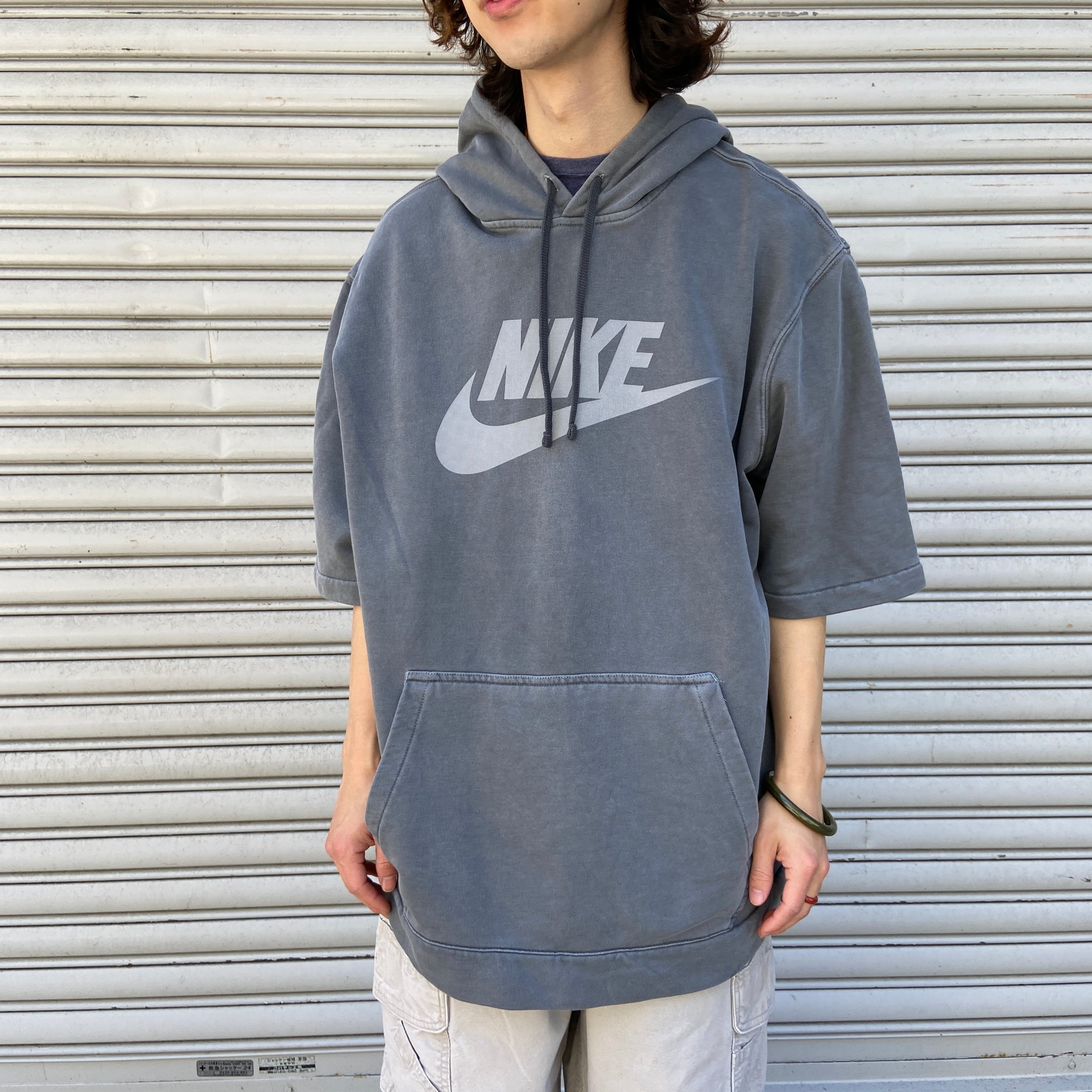 新品タグ付き　NIKE ショート丈　パーカー