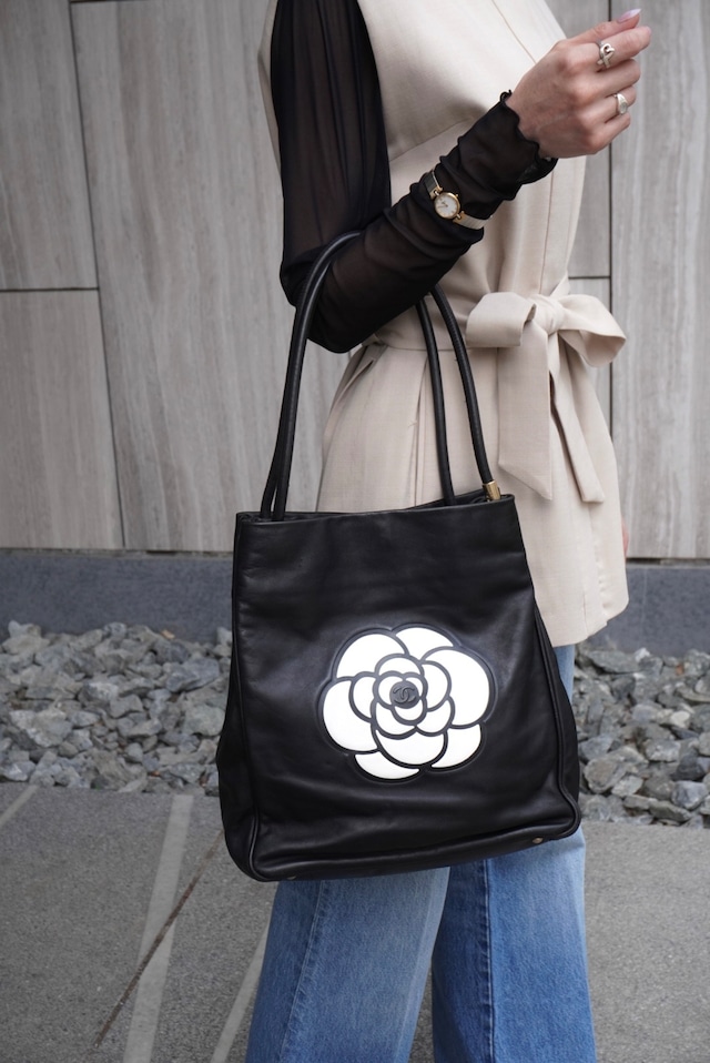 CHANEL シャネル トートバッグ ブラック ホワイト カメリア ロゴ レザー ラム vintage ヴィンテージ オールド 3raaj5