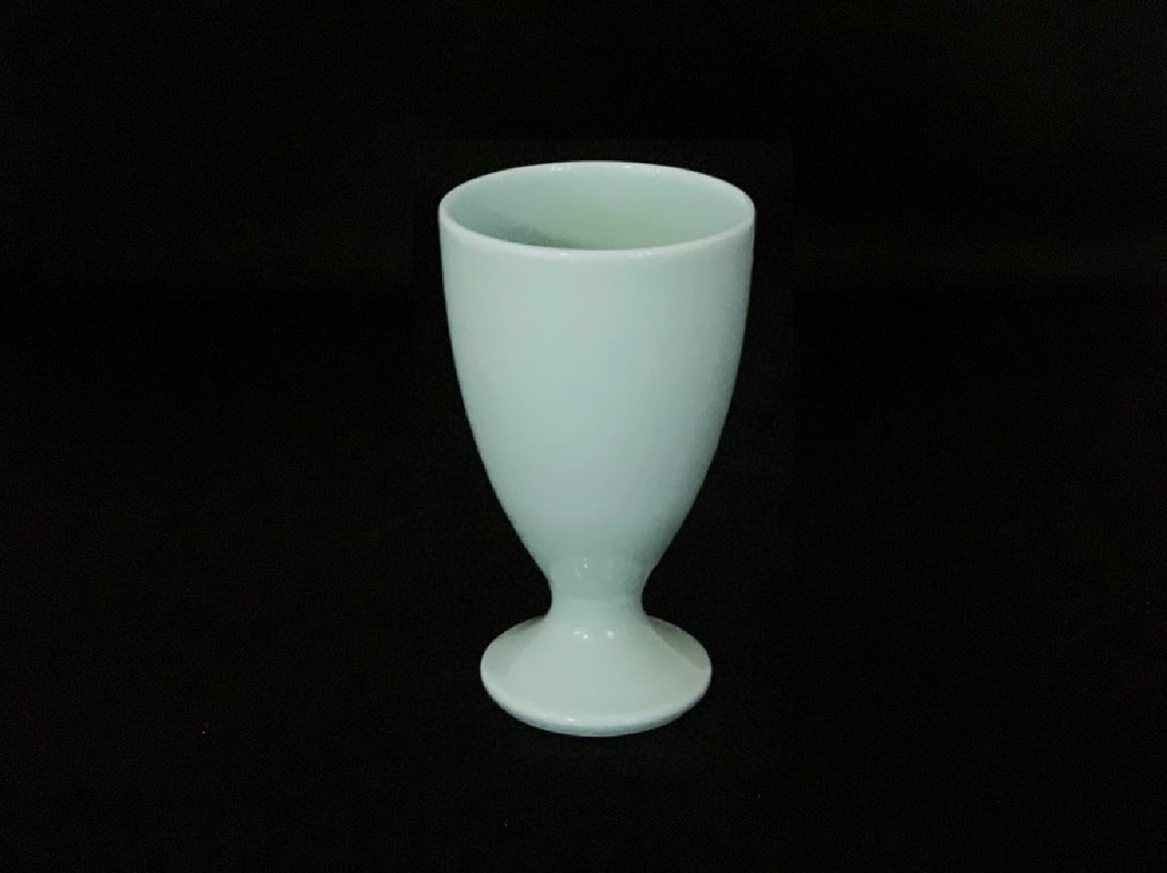 井上萬二作】白磁葡萄彫文ワインカップ | 井上萬二窯 INOUE MANJI KILN