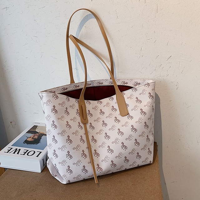 ショルダーバッグレッド トートバッグ 手作りハンドバック87920810592