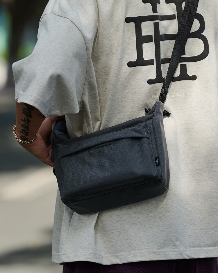 Messenger Bag with Logo Patch and Wrinkles x01299 | XPOSE