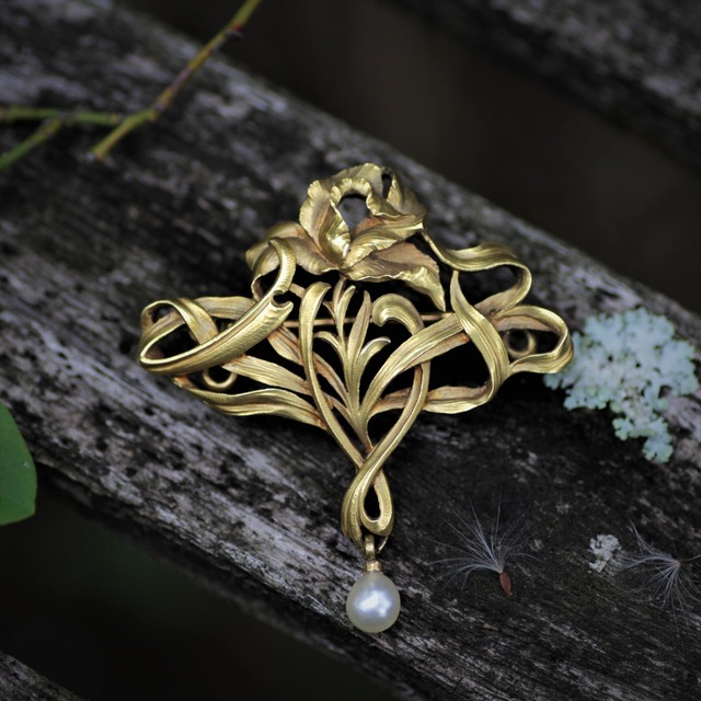 Art-Nouveau Gold Flower Brooch  アール・ヌーヴォー　ゴールド　フラワーブローチ