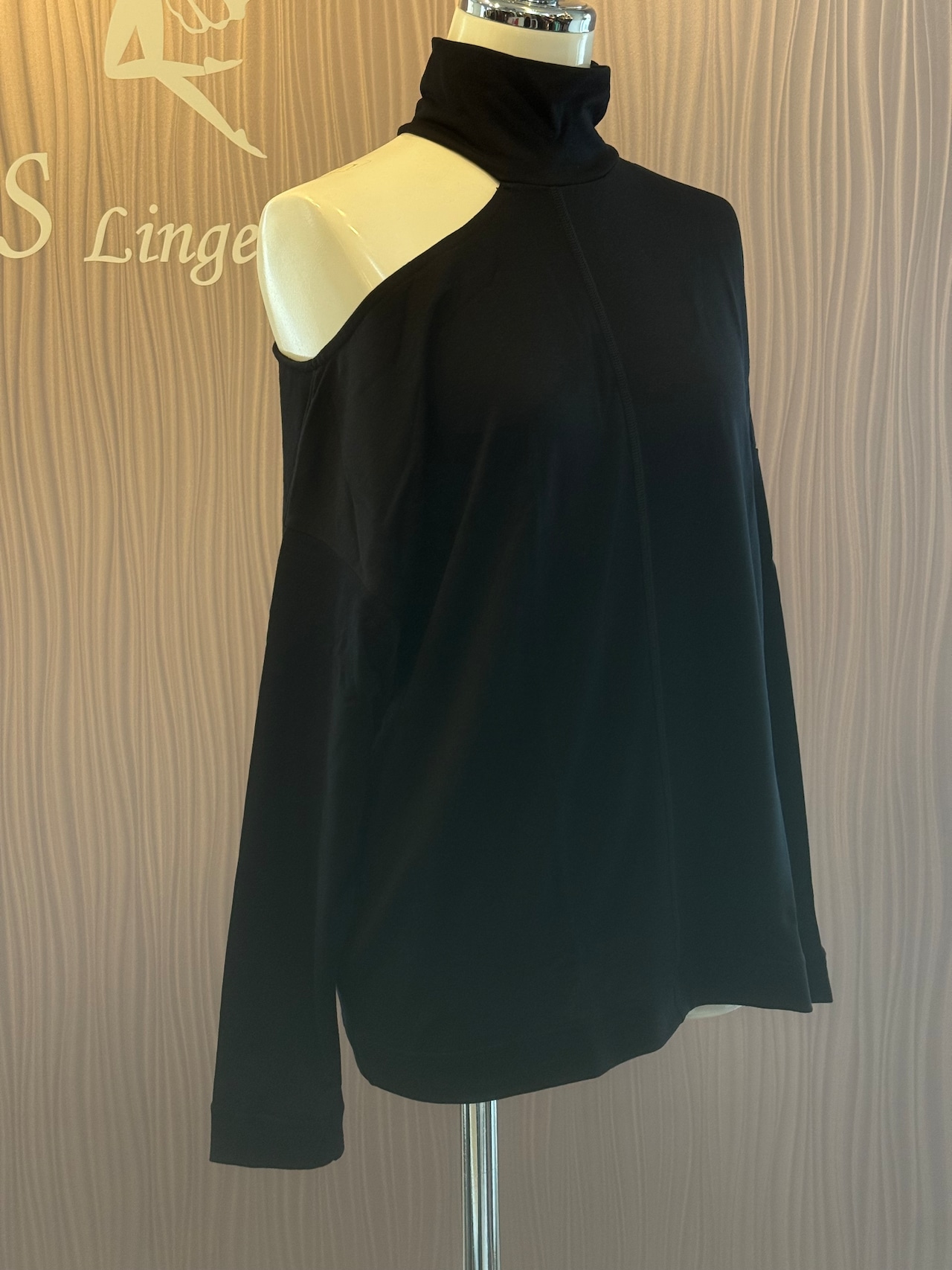 オスカリート トップス ブラック 2サイズ