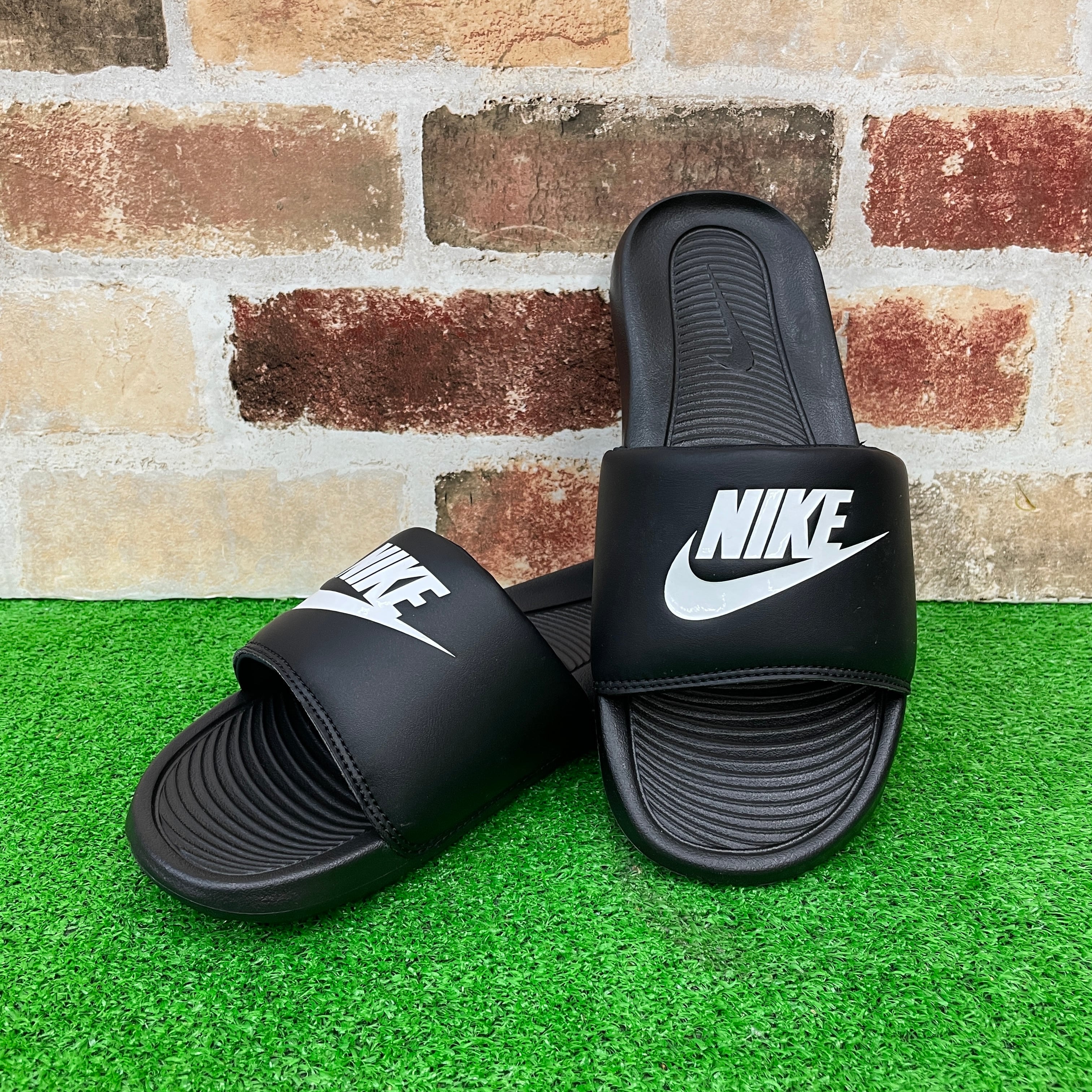 人気】NIKE ナイキ (CN9675-002) サンダル VICTORI ONE SLIDE ブラック