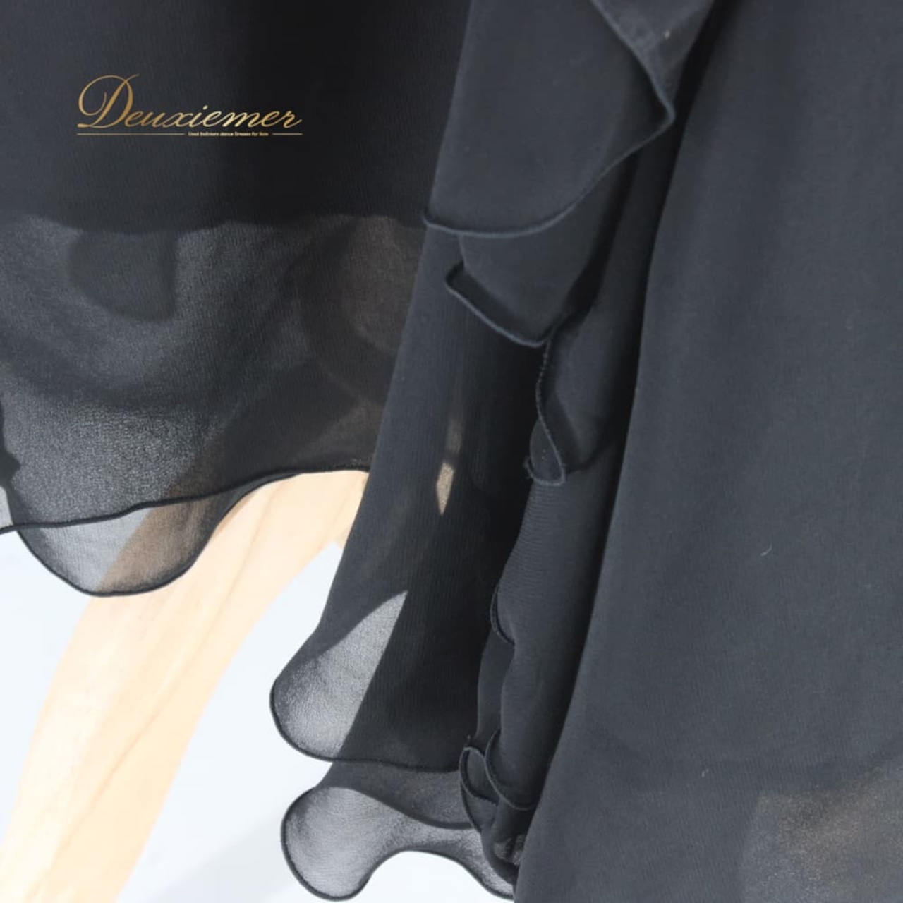 社交ダンス 衣装 スタンダード ドレス ワンピース パーティドレス Sanline ブラック系 ラインストーン フォーマル 演奏会 発表会 ピアノ きらきら 華やか フリル ウエストリボン ねじりデザイン シースルー袖 袖フレア ボレロ付き セットアップ 日本製 サンリーヌ ロング丈 体型カバー 9R ポリエステル フォーマルワンピース