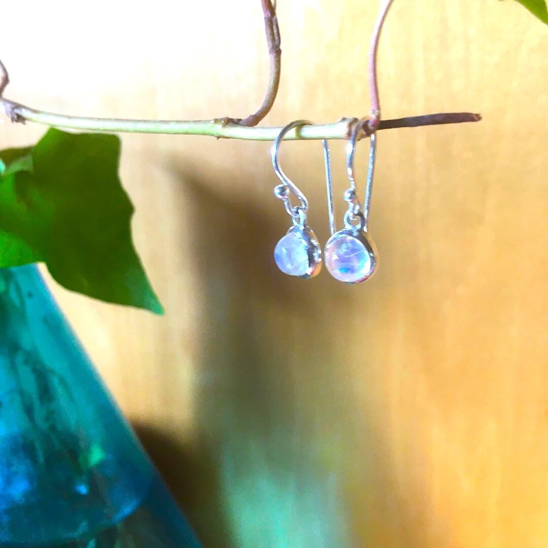 【SV925】✦6月の誕生石✦⋆.満月レインボームーンストーンピアス⋆.·Moon Light.·✦