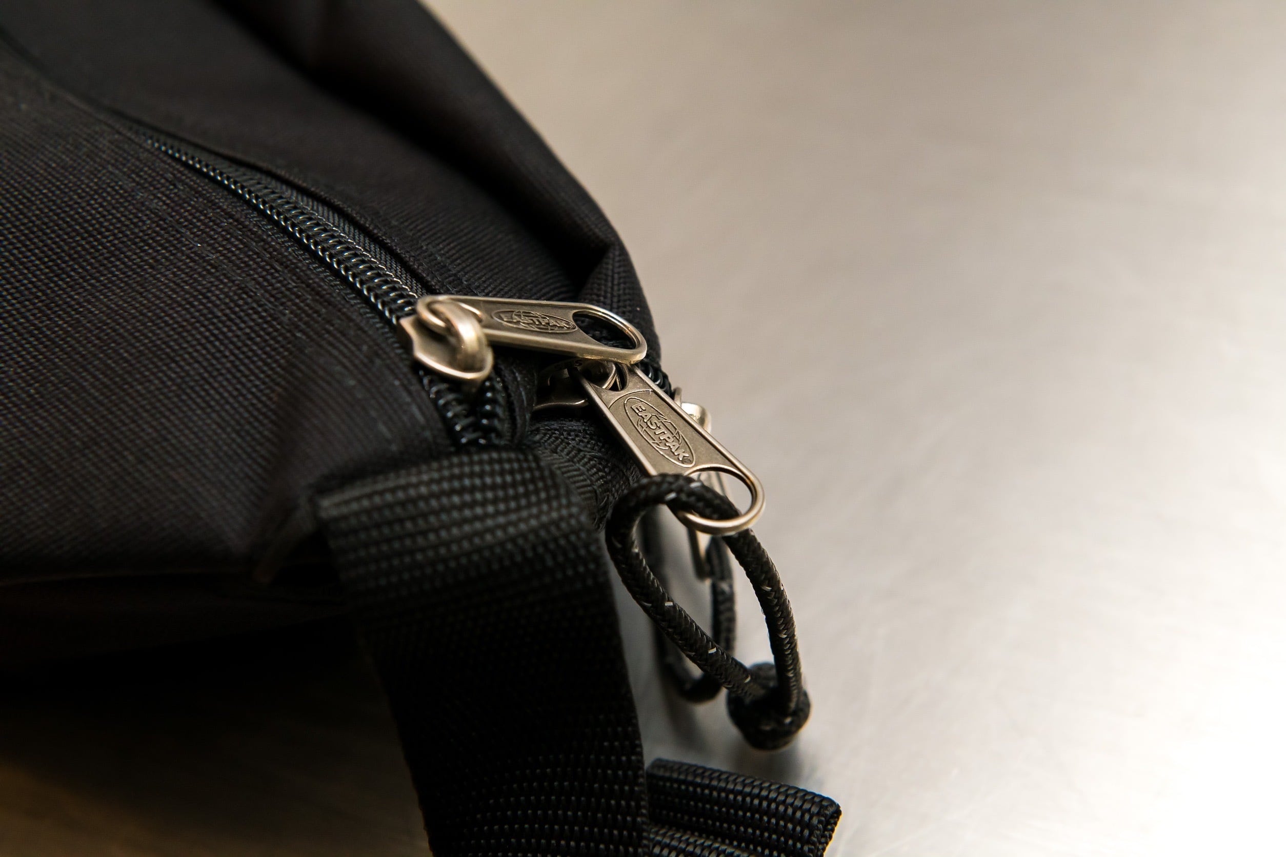 MM6×EASTPAK ボディバッグ | NOUVEL des HIOC（ヌベル デ ヒオーク）