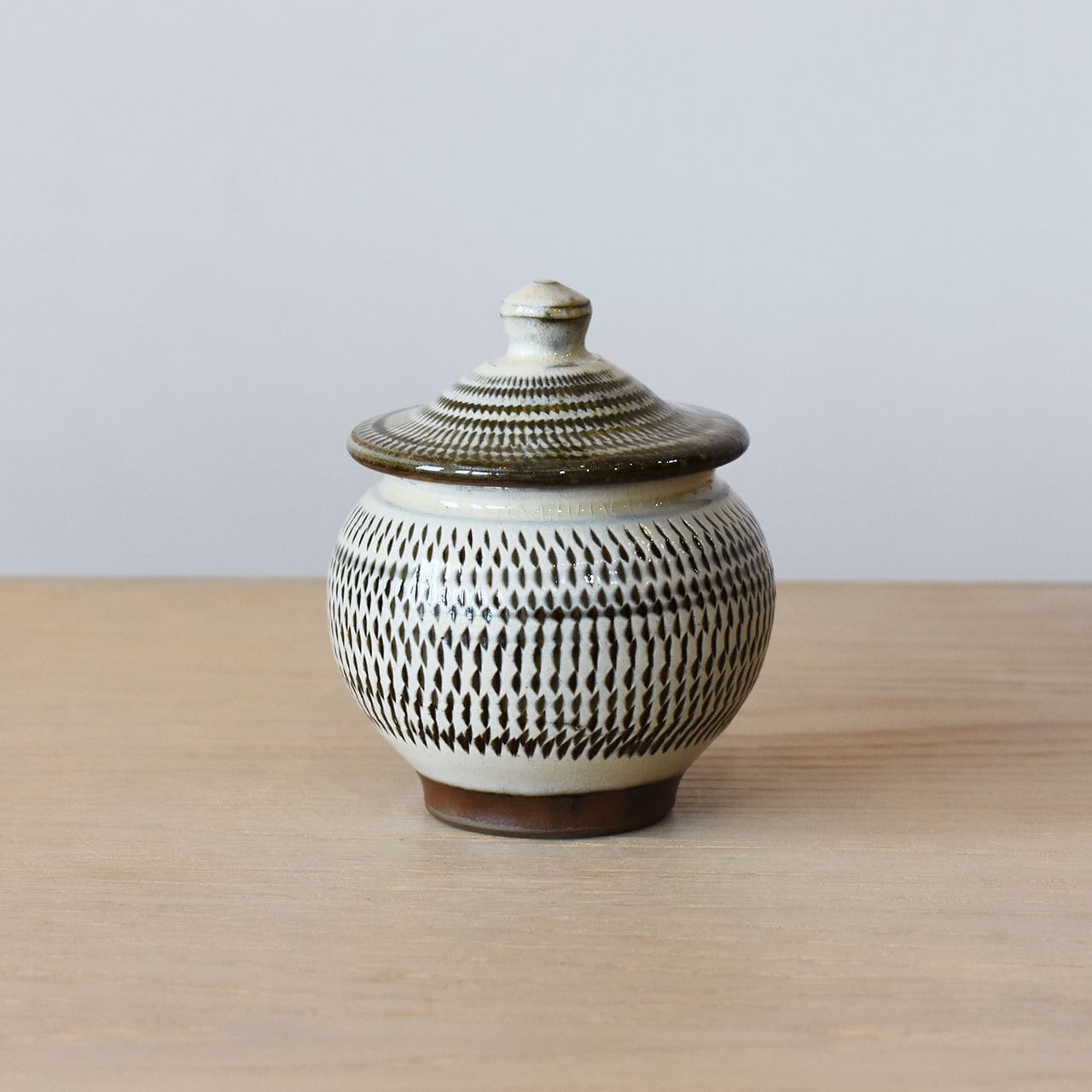 蔵の中の金庫より　備前焼素焼き　幕末〜 繊細彫　5客　骨董　大珍品 小鹿田焼（大分） | マルクトスコレー